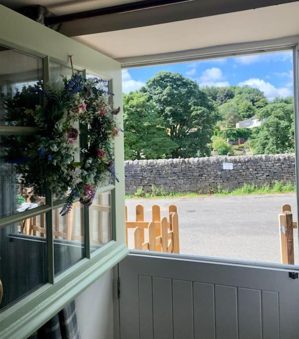 Gorgeous Cozy Cottage With A Heritage Feel, Walks, Pubs & Wood Burner Tideswell Bagian luar foto