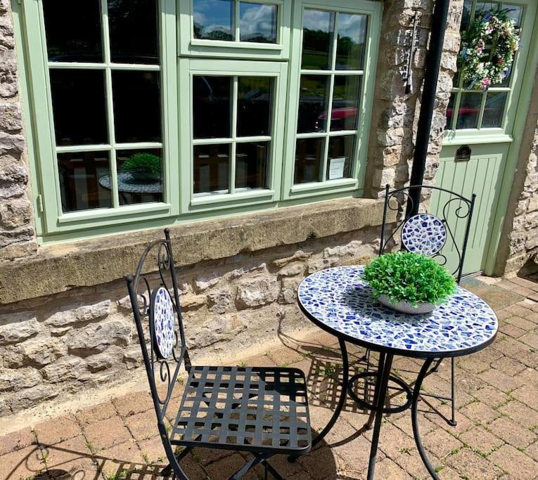 Gorgeous Cozy Cottage With A Heritage Feel, Walks, Pubs & Wood Burner Tideswell Bagian luar foto